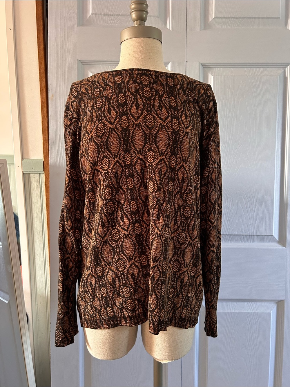 JM Collection Snakeskin Print Sweater XL Brown Black Gold Button Cuff